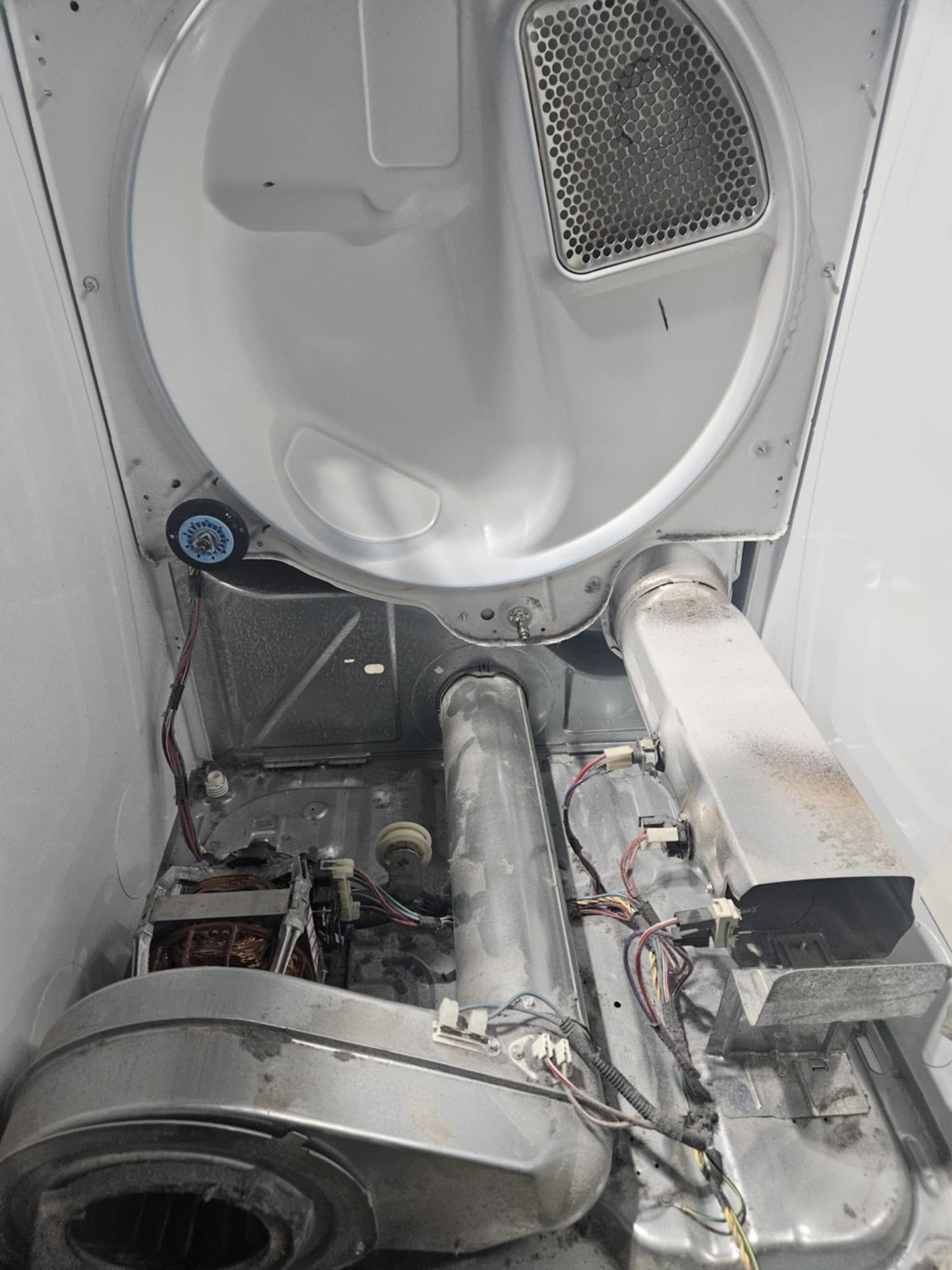 d9fd932c-34c8-49a9-a5af-0b542c3b9ffd Internal View of an Amana Dyer being repaired Drum Removed